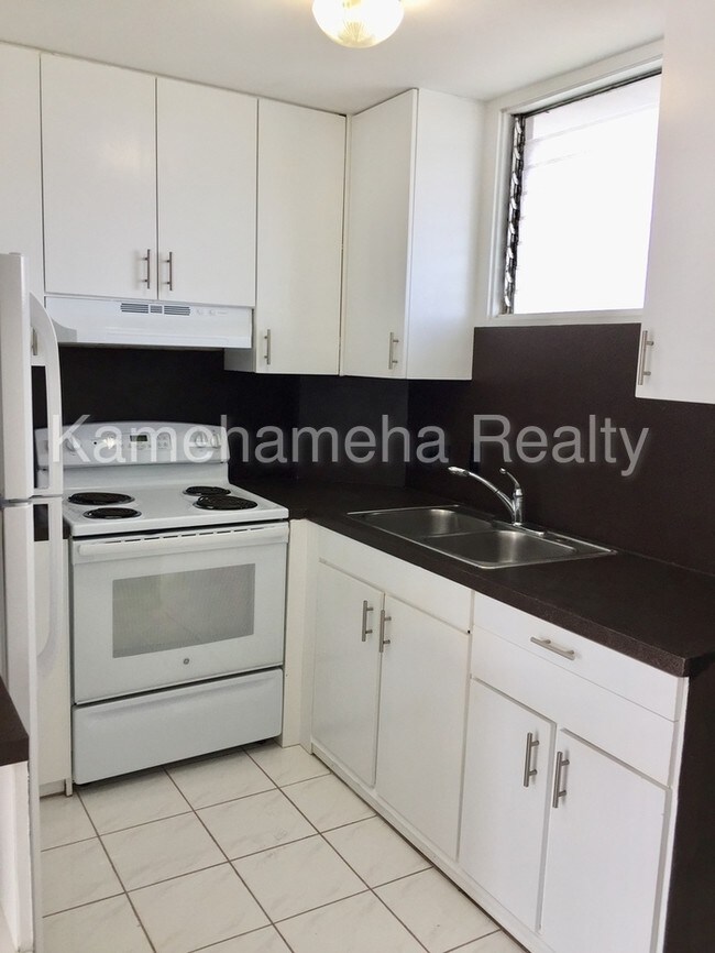 2440 Date St-Unit -702 in Honolulu, HI - Building Photo - Building Photo