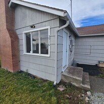 3916 Homedale Rd in Klamath Falls, OR - Building Photo