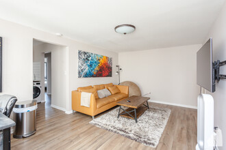 6427 N Hermitage Ave, Unit 2F in Chicago, IL - Building Photo - Building Photo