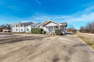 407 W Main St in Whitesboro, TX - Foto de edificio - Building Photo