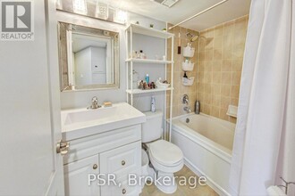 2121-2121 Lake Shore Blvd W in Toronto, ON - Building Photo - Building Photo