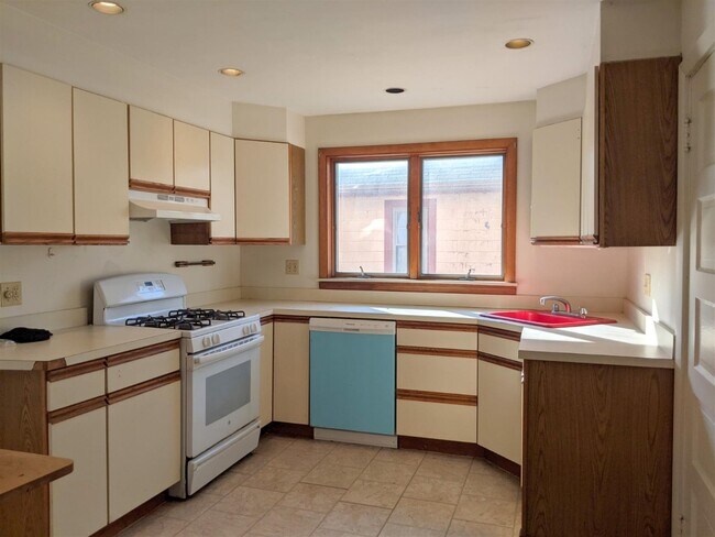 9 Cleveland St, Unit 3