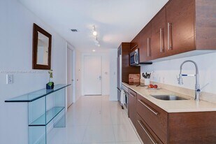 465 Brickell Ave, Unit 904 in Miami, FL - Building Photo