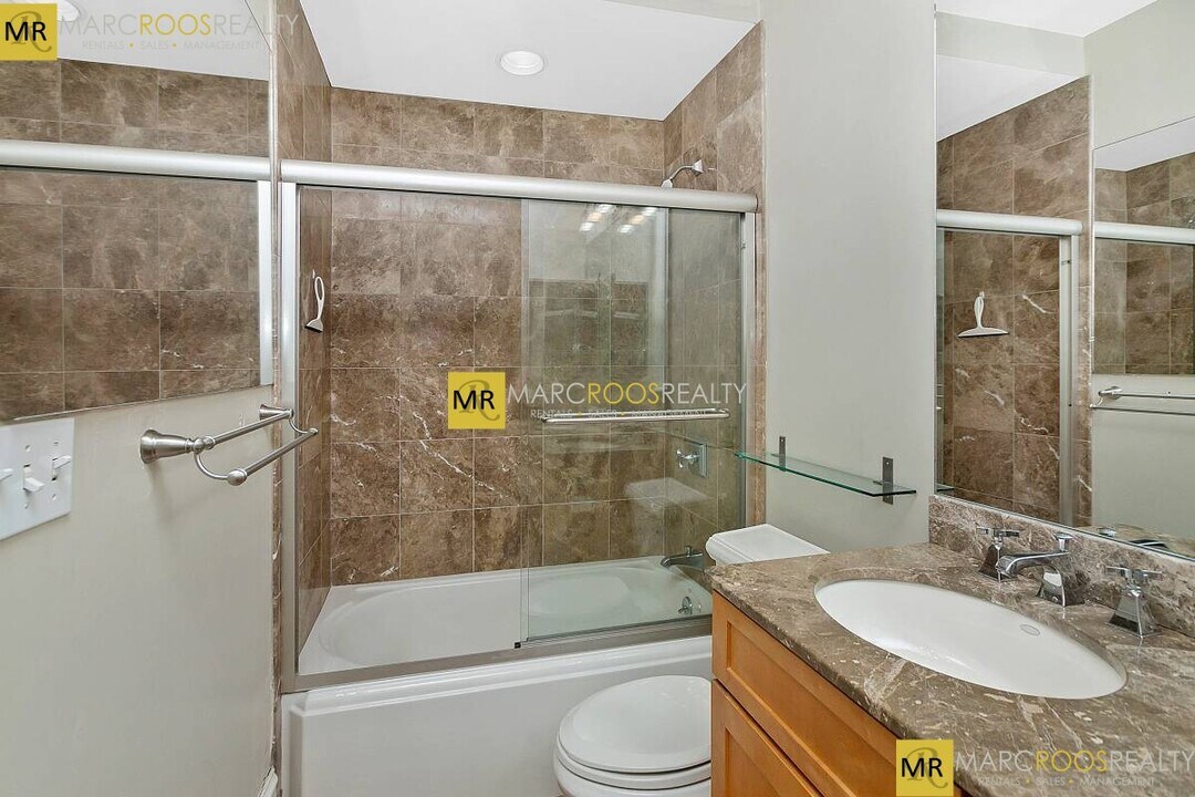 70 E Brookline St in Boston, MA - Building Photo