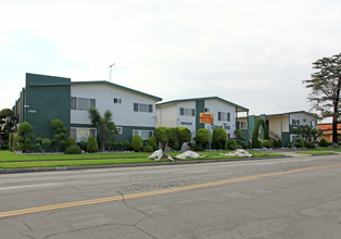 Spruce Tree Apartments in Downey, CA - Foto de edificio - Building Photo