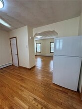 471 Wood St in Bristol, RI - Foto de edificio - Building Photo