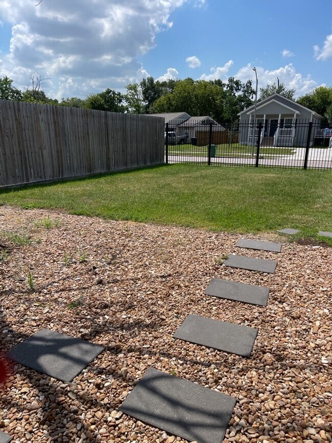 7317 Briefway St in Houston, TX - Building Photo - Building Photo