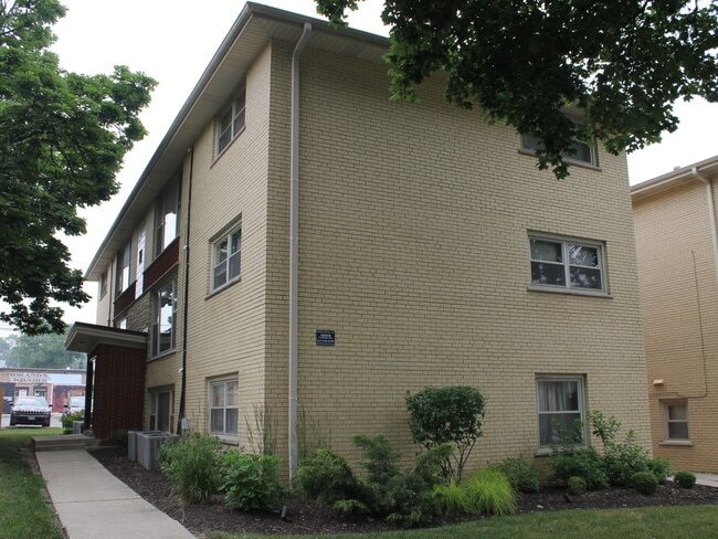 10519 S Artesian Ave in Chicago, IL - Building Photo - Building Photo