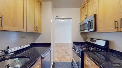 247 W 87th St in New York, NY - Building Photo - Building Photo