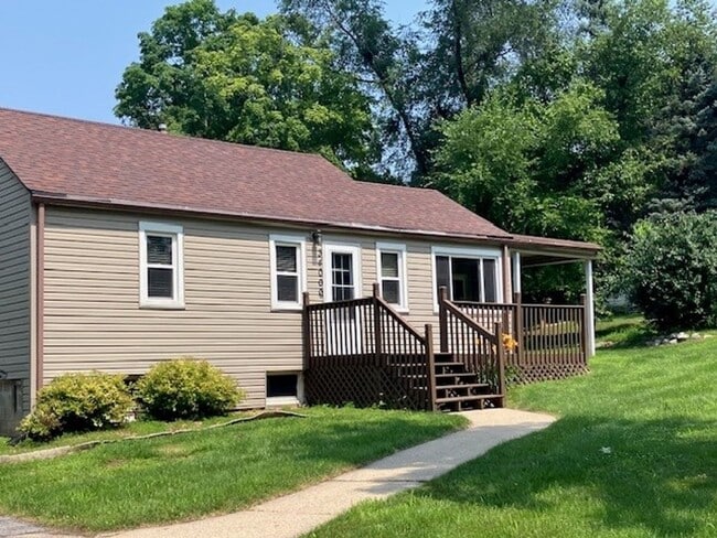 34000 White Oak Dr in Burlington, WI - Building Photo - Building Photo