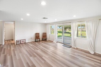 43480 Illinois Ave in Palm Desert, CA - Foto de edificio - Building Photo