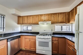 1421 38th Ave in Oakland, CA - Building Photo - Building Photo