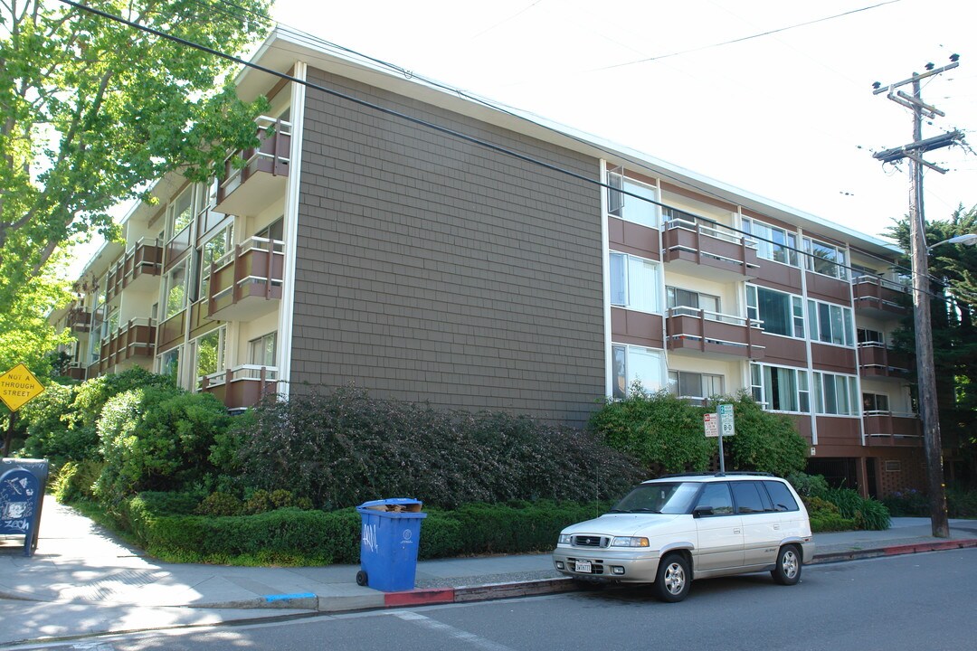 The Mark Twain Condominiums in Berkeley, CA - Building Photo