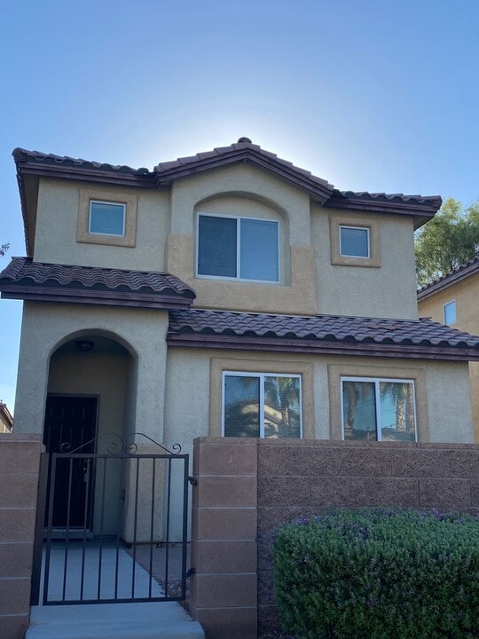 244 Crystal Rose Ct in Las Vegas, NV - Building Photo