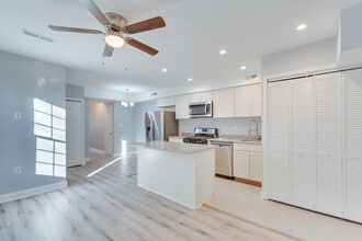 537 Newcomb St SE #201, Unit 4 in Washington, DC - Building Photo - Building Photo