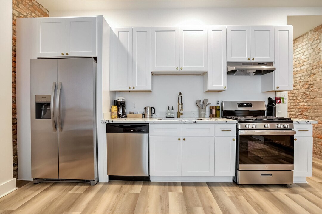 1050 Annunciation St in New Orleans, LA - Building Photo
