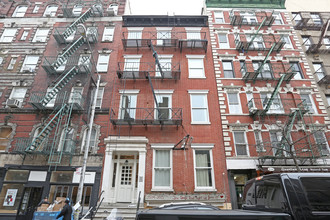 228 Thompson St in New York, NY - Building Photo - Building Photo