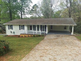 5571 Four Winds Dr SW in Lilburn, GA - Building Photo