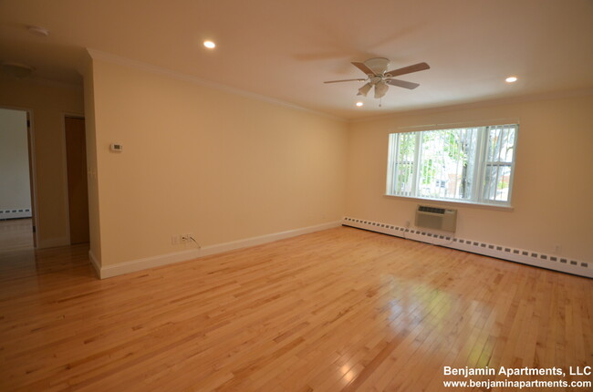 64 Parkman St, Unit 3B in Brookline, MA - Building Photo - Building Photo