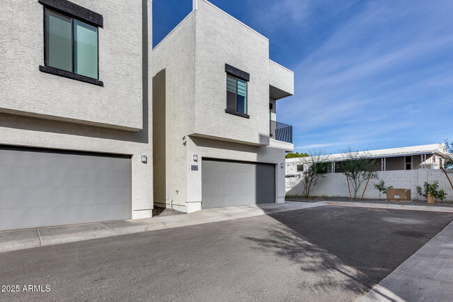 2030 East Michigan Ave in Phoenix, AZ - Building Photo - Building Photo