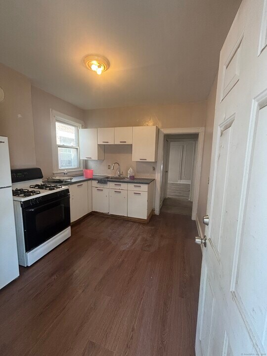 401 Dover St in Bridgeport, CT - Building Photo