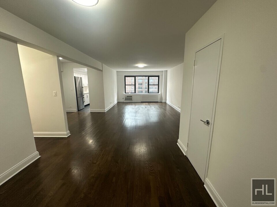 EAST 57 STREET in New York, NY - Building Photo