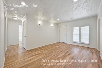 4908 S Briarwood Dr in Oklahoma City, OK - Building Photo - Building Photo