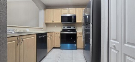 8842 W Flagler St, Unit 210 in Miami, FL - Foto de edificio - Building Photo
