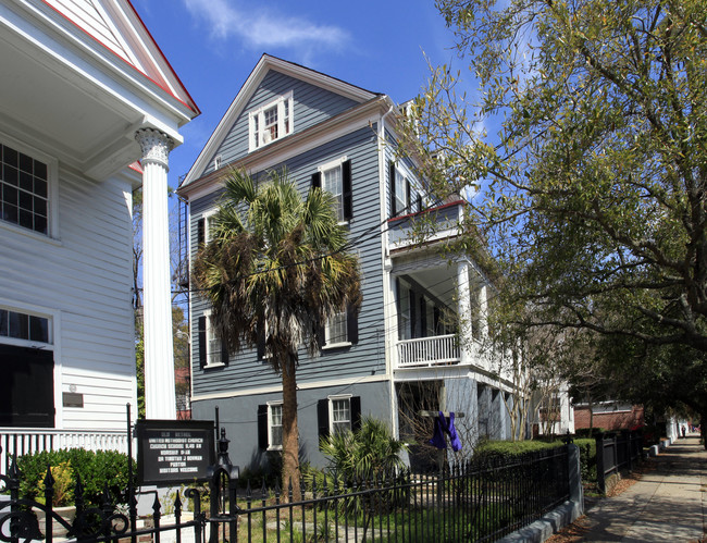 220 Calhoun St in Charleston, SC - Building Photo - Building Photo