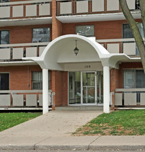 Grant Towers in Hamilton, ON - Building Photo - Building Photo