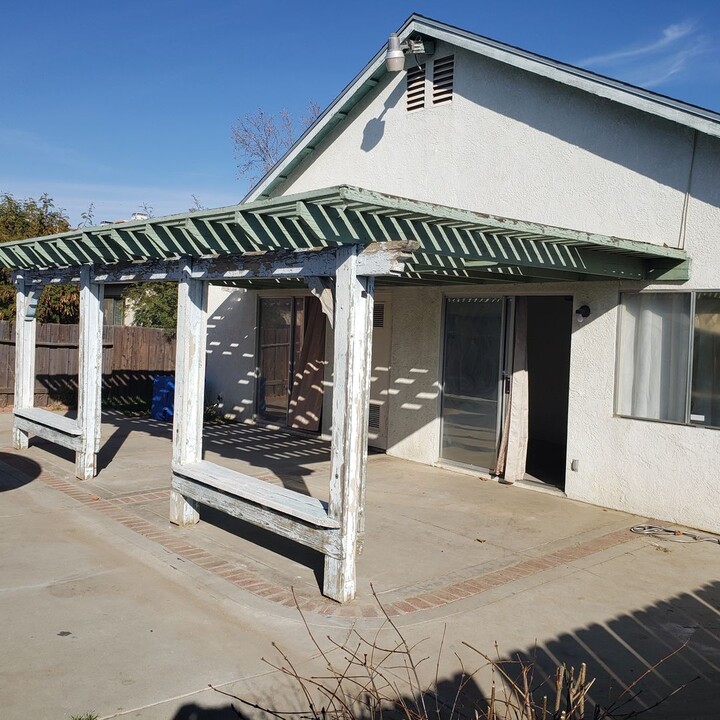 2274 Stonybrook Way in Perris, CA - Building Photo