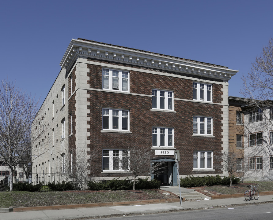 1920 3rd Ave S in Minneapolis, MN - Foto de edificio