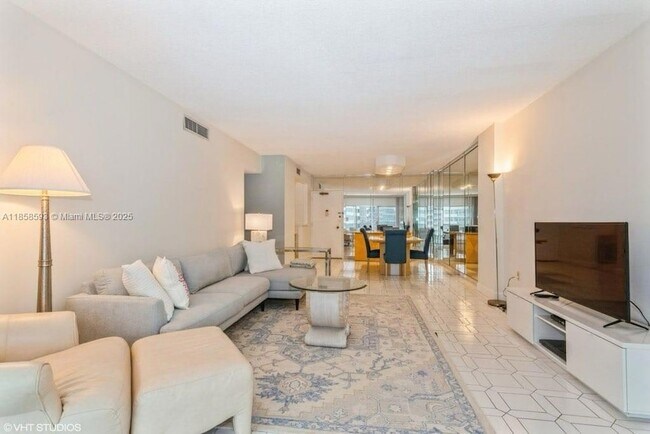 1950 S Ocean Dr, Unit 7G in Hallandale Beach, FL - Building Photo - Building Photo