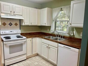 524 Beverly Dr in Summerville, SC - Foto de edificio - Building Photo