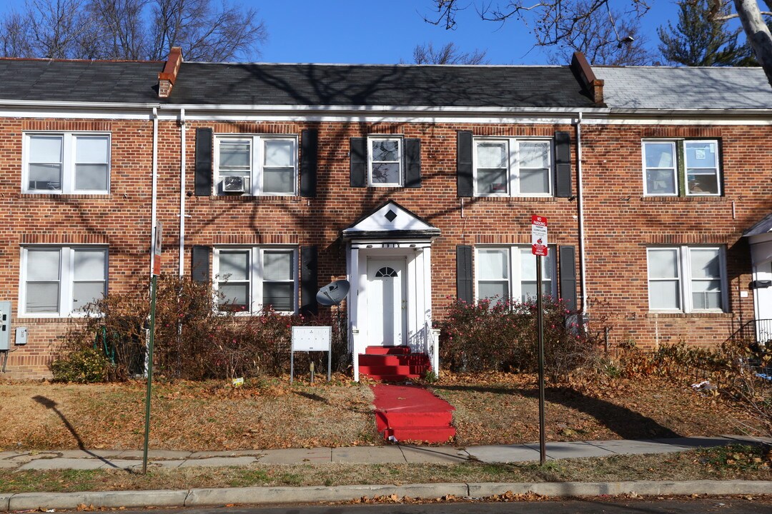 1912 M St NE in Washington, DC - Building Photo