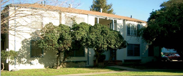 Garden Manor Apartments in Oakland, CA - Building Photo - Building Photo