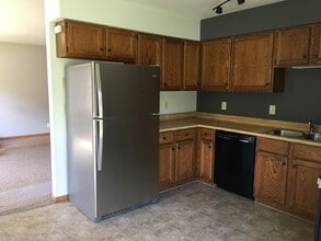 402 Manchester Ln, Unit 402 in Hartland, WI - Building Photo - Building Photo