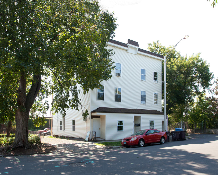 331 Park St in New Britain, CT - Building Photo