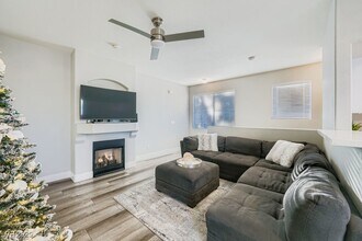 9050 W Warm Springs Rd in Las Vegas, NV - Foto de edificio - Building Photo