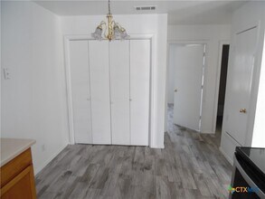 2018 Cedarhill Dr in Killeen, TX - Foto de edificio - Building Photo