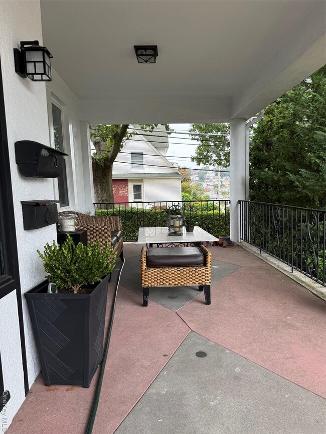 42 Hill Terrace in Yonkers, NY - Building Photo - Building Photo
