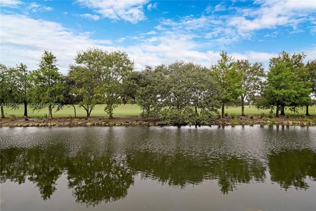 property at 437 Vista Isles Dr