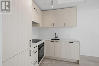 1 Quarrington Lane in North York, ON - Building Photo - Building Photo