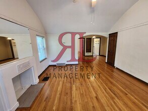 1088 Northwest Blvd, Unit D in Columbus, OH - Foto de edificio - Building Photo