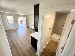 1656 Ricardo St in Los Angeles, CA - Building Photo - Building Photo