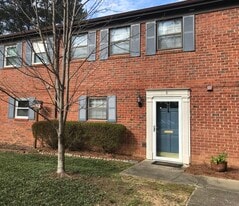 5813 Nottoway Ct, Unit C in Raleigh, NC - Building Photo