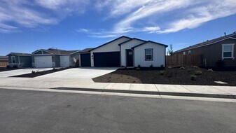 13061 Rosedale Hwy in Bakersfield, CA - Building Photo