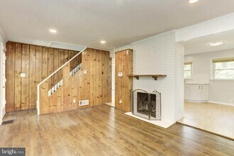 5726 Crawford Dr in Rockville, MD - Building Photo - Building Photo