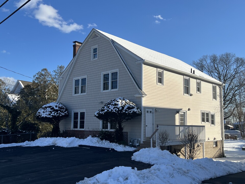 7-9 Lanphiers Cove Rd in Branford, CT - Building Photo