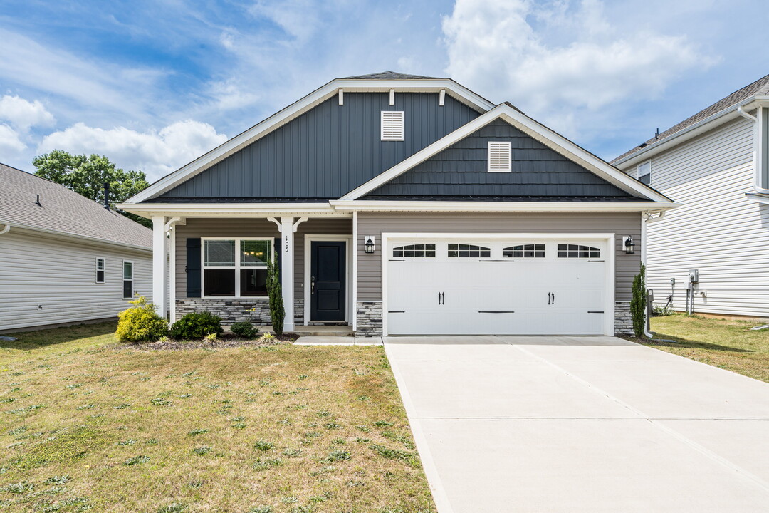 105 Boomer St in Benson, NC - Building Photo